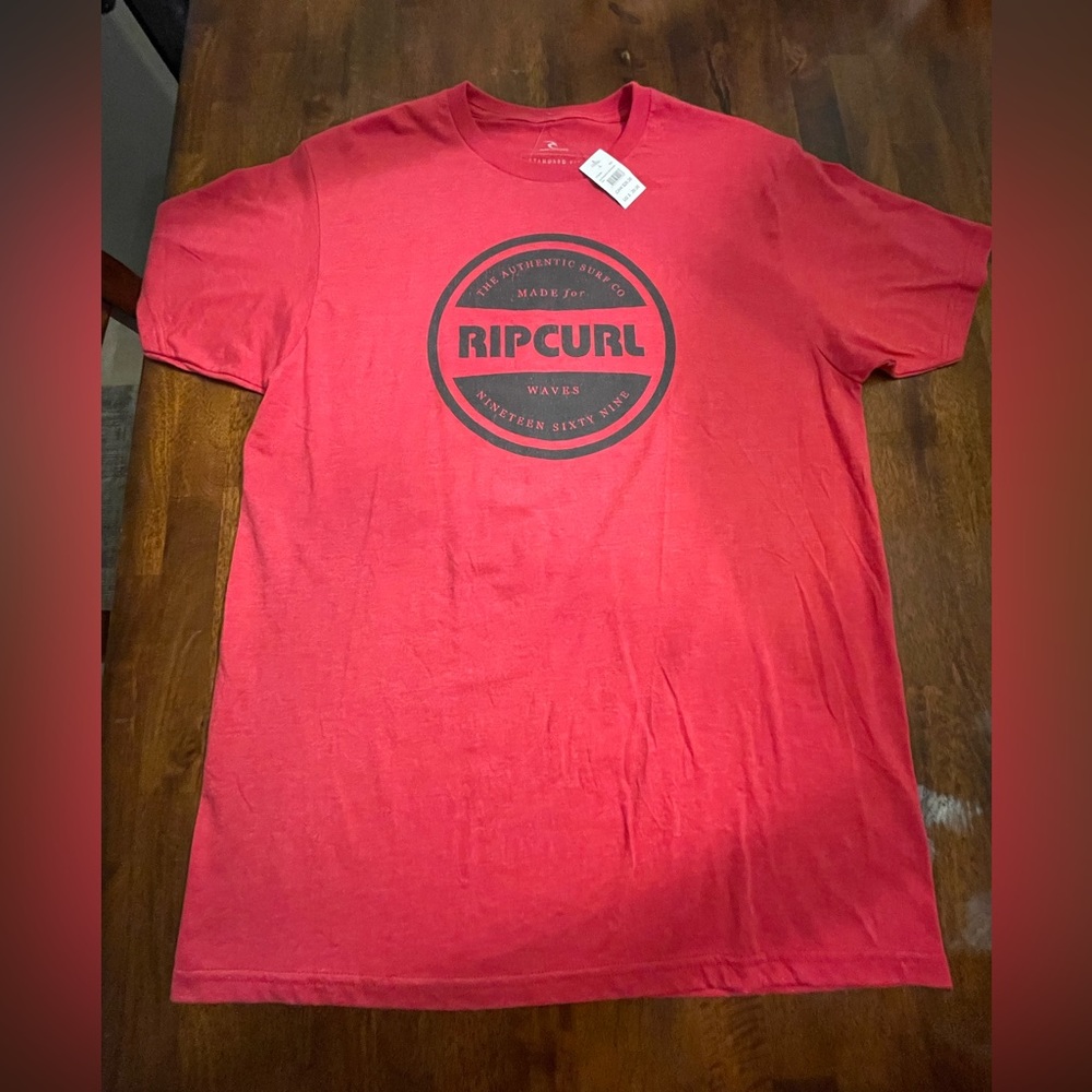 NWT Rip Curl Standard Fit T shirt in a heathered red.  Size Large